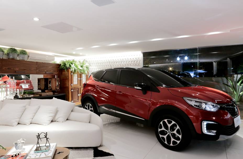 CASACOR Pernambuco. <span>Lounge Renault - Ana Paula Cascão. Versatilidade e conforto caracterizam o Lounge Renault. Esse ambiente é moderno e descontraído, perfeito para receber amigos, conviver com a família, ver um filme no telão retrátil ou jogar uma partida de poker.</span>