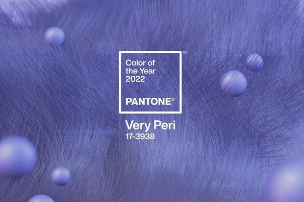 O violeta Very Peri (PANTONE - 17-3938) foi eleito como a Cor do Ano 2022 pela Pantone em estímulo ao espírito criativo e reflexão às possibilidades do mundo digital.