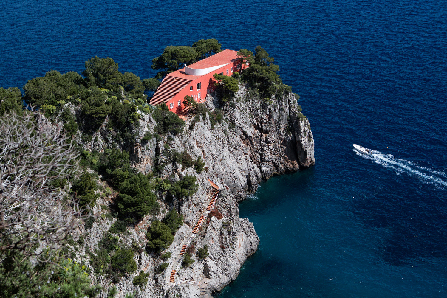 Casa Malaparte por Curzio Malaparte em Capri, na Itália.