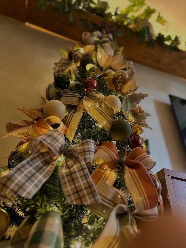 Detalhes da árvore de Natal da arquiteta Monik Santos - CASACOR São Paulo