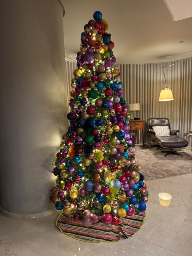 Mais detalhes da árvore de Natal da designer de interiores Adriana Farias